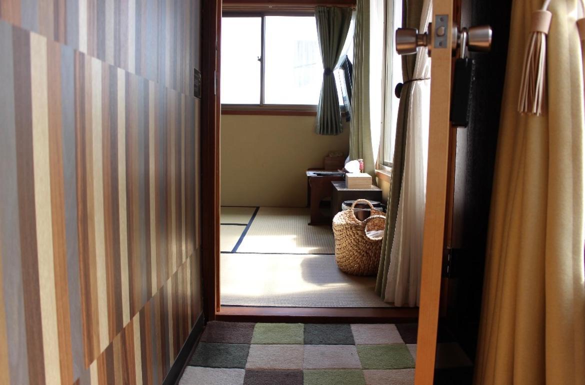 Tipy Records Inn Hanare Odawara Exteriör bild